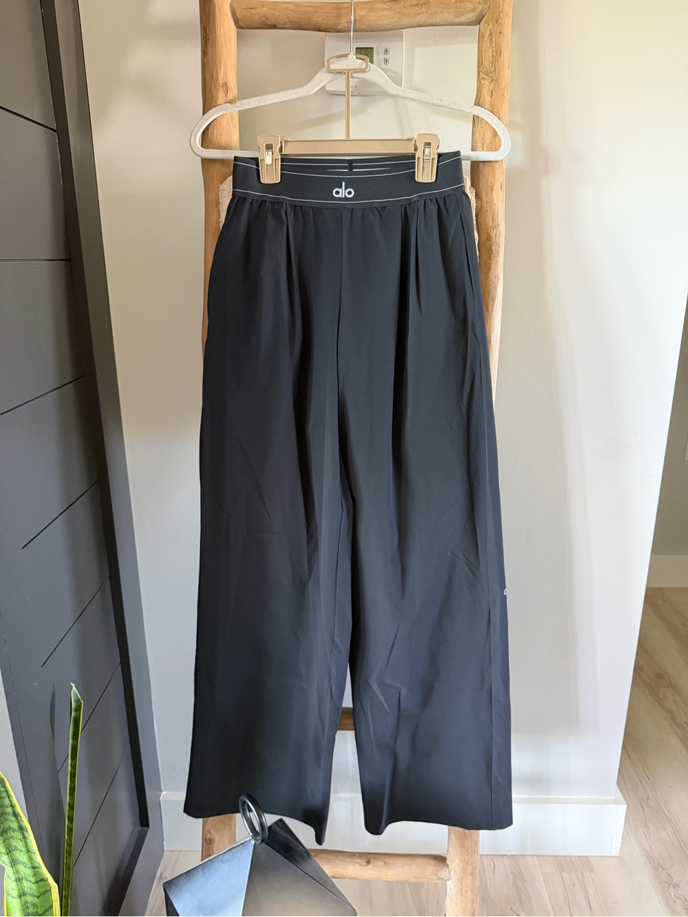 Alo Yoga Suit Up Wide Leg Trousers Black XS Boxer Waist Pants